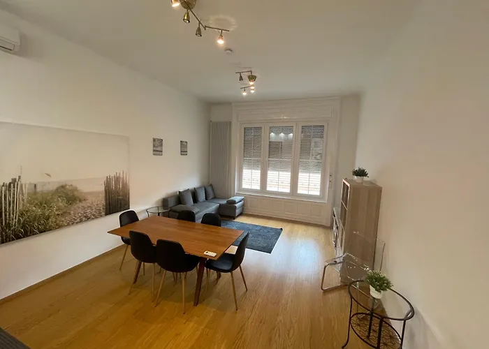 Center 1, Cozy 2br In The Center! Lägenhet *