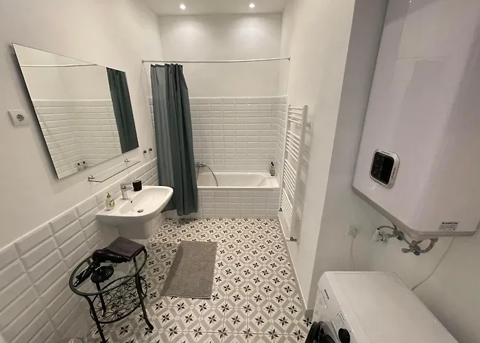 Apartman Center 1, Cozy 2br In The Center! *