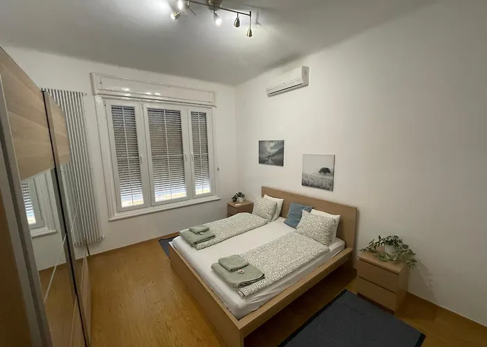 Apartman Center 1, Cozy 2br In The Center! *
