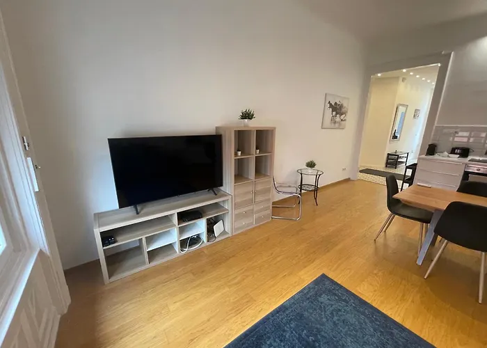Center 1, Cozy 2br In The Center! *