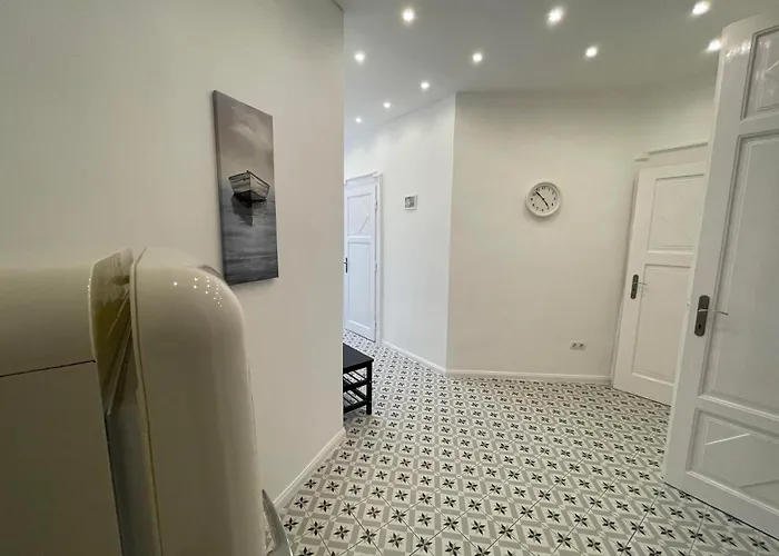 Center 1, Cozy 2br In The Center! Apartment