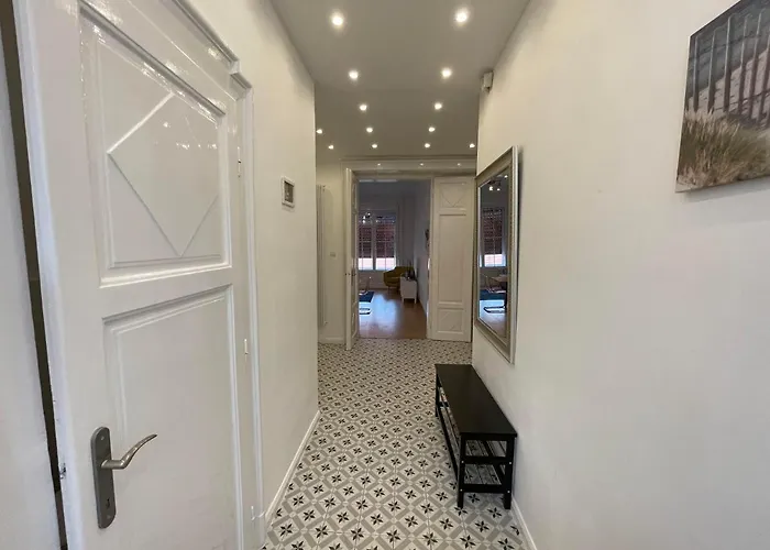 Apartment Center 1, Cozy 2br In The Center! *