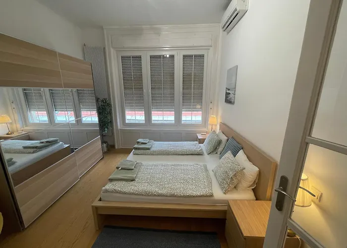 Apartment Center 1, Cozy 2br In The Center! *
